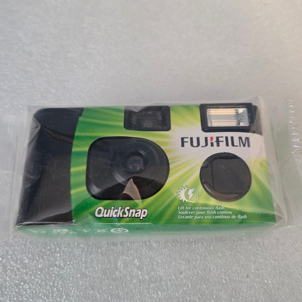 Fujifilm QuickSnap Flash 27 Exposure Disposable 35mm Film Camera Sealed 2009-11